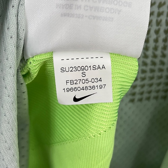 NWT Nike ISPA Long Sleeve Top Small - Picture 11 of 16